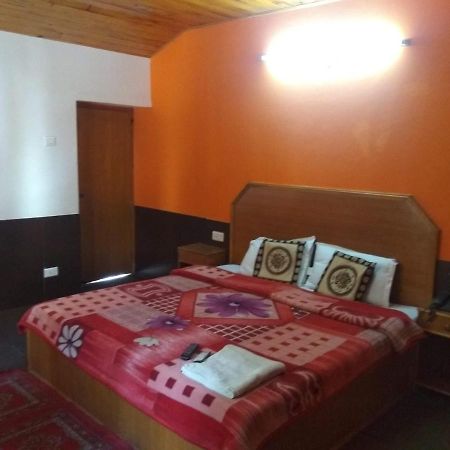 Hotel Hilltop Manāli Kültér fotó