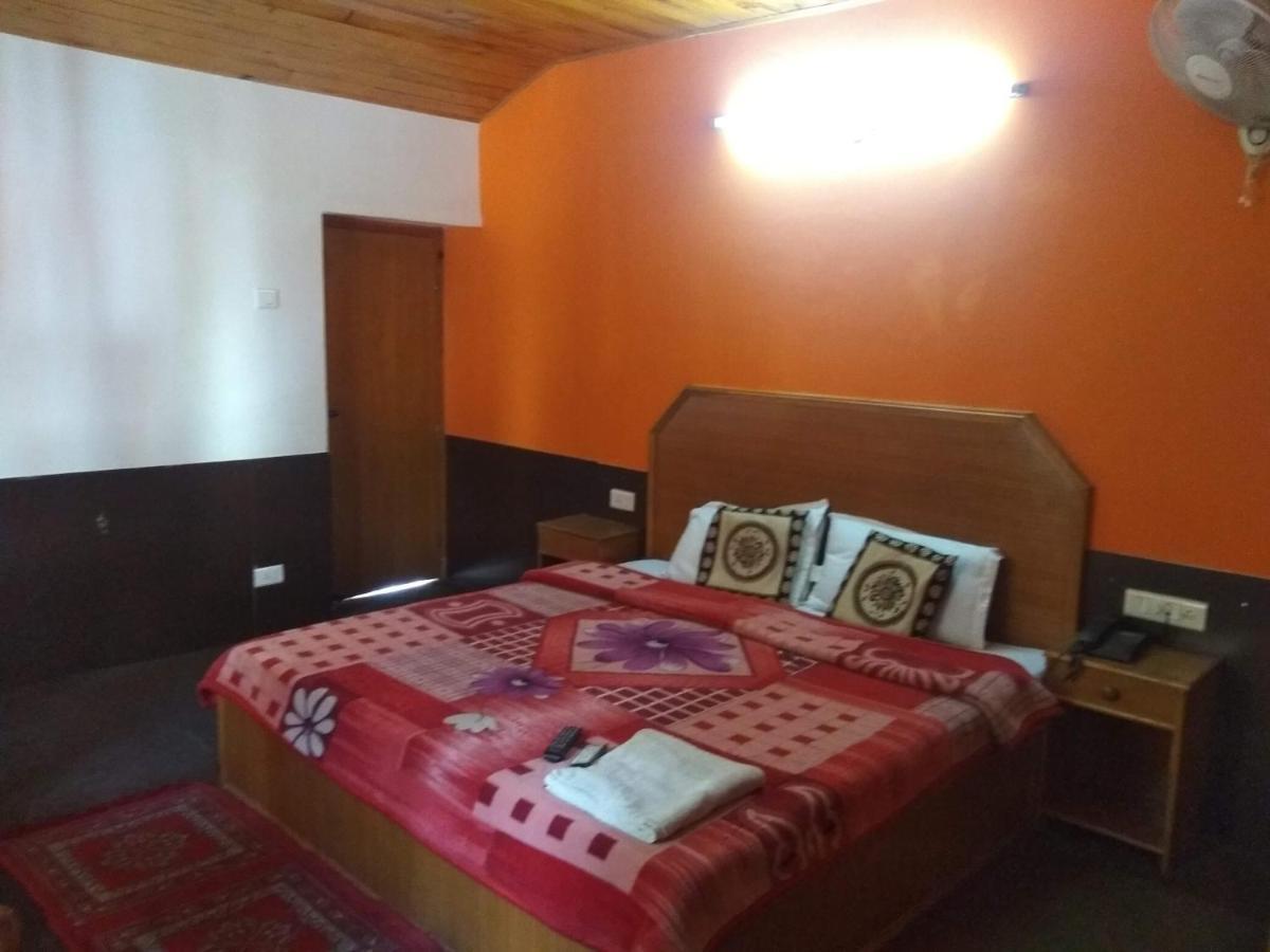 Hotel Hilltop Manāli Kültér fotó